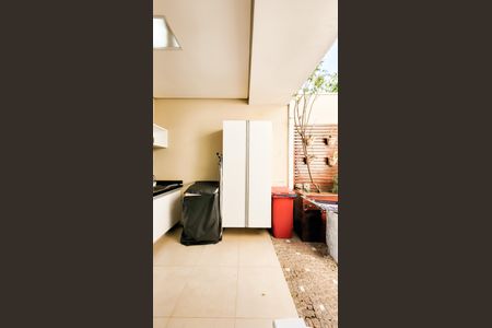 Casa de condomínio à venda com 230m², 4 quartos e 3 vagas Casa de condomínio à venda com 230m², 4 quartos e 3 vagasLavanderia