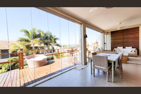 Casa de condomínio à venda com 230m², 4 quartos e 3 vagas Casa de condomínio à venda com 230m², 4 quartos e 3 vagasÁrea gourmet