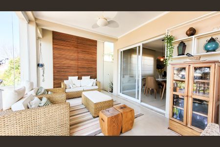 Casa de condomínio à venda com 230m², 4 quartos e 3 vagas Casa de condomínio à venda com 230m², 4 quartos e 3 vagasÁrea gourmet