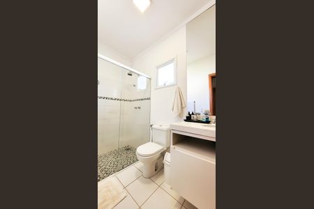 Casa de condomínio à venda com 230m², 4 quartos e 3 vagas Casa de condomínio à venda com 230m², 4 quartos e 3 vagasBanheiro Suite 2