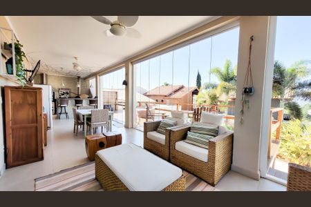 Casa de condomínio à venda com 230m², 4 quartos e 3 vagas Casa de condomínio à venda com 230m², 4 quartos e 3 vagasÁrea gourmet