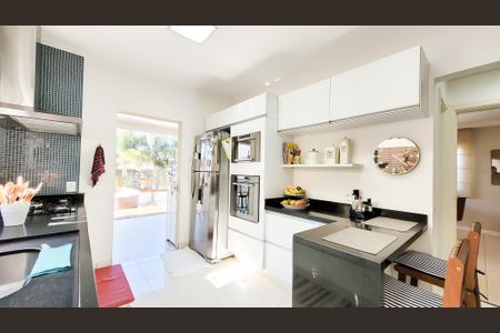 Casa de condomínio à venda com 230m², 4 quartos e 3 vagas Casa de condomínio à venda com 230m², 4 quartos e 3 vagasCozinha