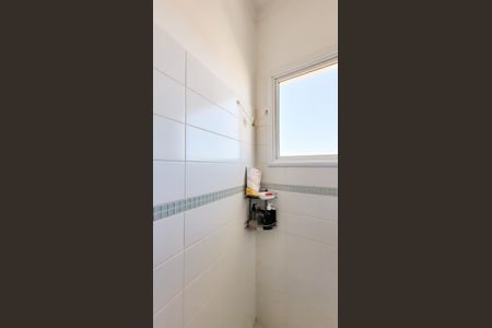 Casa de condomínio à venda com 230m², 4 quartos e 3 vagas Casa de condomínio à venda com 230m², 4 quartos e 3 vagasBanheiro Suíte 1