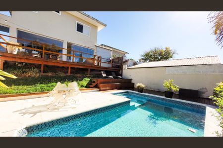 Casa de condomínio à venda com 230m², 4 quartos e 3 vagas Casa de condomínio à venda com 230m², 4 quartos e 3 vagasPiscina