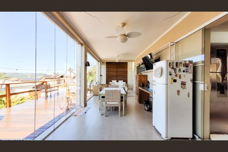 Casa de condomínio à venda com 230m², 4 quartos e 3 vagas Casa de condomínio à venda com 230m², 4 quartos e 3 vagasÁrea gourmet