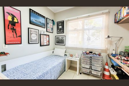 Casa de condomínio à venda com 230m², 4 quartos e 3 vagas Casa de condomínio à venda com 230m², 4 quartos e 3 vagasSuite 4