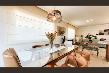 Casa de condomínio à venda com 230m², 4 quartos e 3 vagas Casa de condomínio à venda com 230m², 4 quartos e 3 vagasSala
