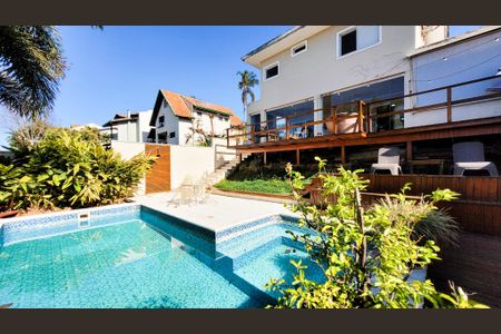 Casa de condomínio à venda com 230m², 4 quartos e 3 vagas Casa de condomínio à venda com 230m², 4 quartos e 3 vagasPiscina