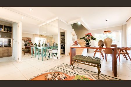 Casa de condomínio à venda com 230m², 4 quartos e 3 vagas Casa de condomínio à venda com 230m², 4 quartos e 3 vagasSala