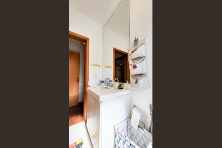 Casa de condomínio à venda com 230m², 4 quartos e 3 vagas Casa de condomínio à venda com 230m², 4 quartos e 3 vagasBanheiro Suite 3