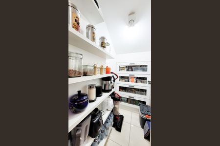 Casa de condomínio à venda com 230m², 4 quartos e 3 vagas Casa de condomínio à venda com 230m², 4 quartos e 3 vagasDespensa