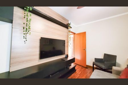 Casa de condomínio à venda com 230m², 4 quartos e 3 vagas Casa de condomínio à venda com 230m², 4 quartos e 3 vagasSala