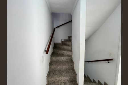 Casa de condomínio à venda com 85m², 3 quartos e 1 vagaEscada p/ Terceiro andar