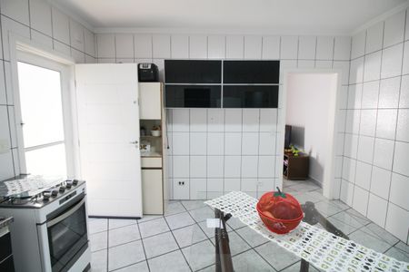 Casa à venda com 100m², 3 quartos e 2 vagas Casa à venda com 100m², 3 quartos e 2 vagasCozinha