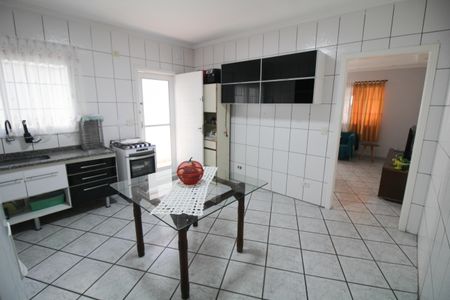 Casa à venda com 100m², 3 quartos e 2 vagas Casa à venda com 100m², 3 quartos e 2 vagasCozinha