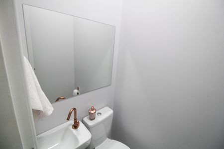 Casa à venda com 100m², 3 quartos e 2 vagas Casa à venda com 100m², 3 quartos e 2 vagasLavabo