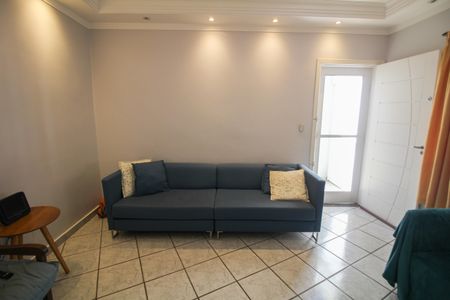 Casa à venda com 100m², 3 quartos e 2 vagas Casa à venda com 100m², 3 quartos e 2 vagasSala