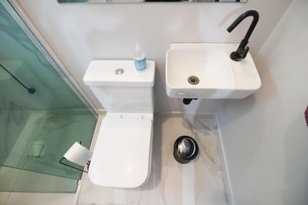 Casa à venda com 100m², 3 quartos e 2 vagas Casa à venda com 100m², 3 quartos e 2 vagasBanheiro Suite 2