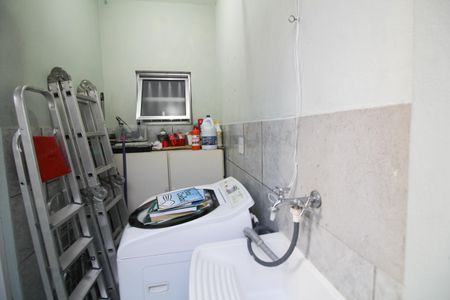 Casa à venda com 100m², 3 quartos e 2 vagas Casa à venda com 100m², 3 quartos e 2 vagasÁrea de Serviço