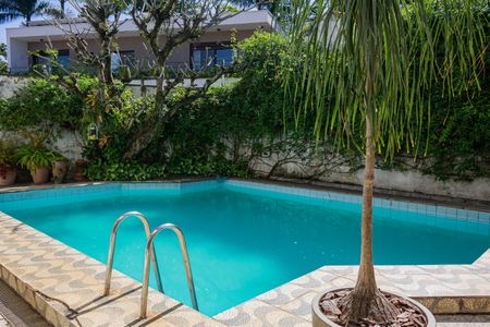 Casa à venda com 600m², 6 quartos e 6 vagas Casa à venda com 600m², 6 quartos e 6 vagasÁrea comum