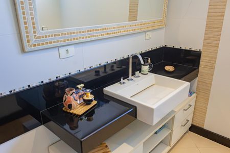 Casa à venda com 600m², 6 quartos e 6 vagas Casa à venda com 600m², 6 quartos e 6 vagasBanheiro Social