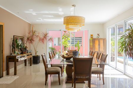 Casa à venda com 600m², 6 quartos e 6 vagas Casa à venda com 600m², 6 quartos e 6 vagasSala de Jantar