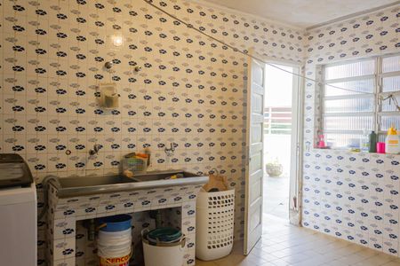 Casa à venda com 600m², 6 quartos e 6 vagas Casa à venda com 600m², 6 quartos e 6 vagasÁrea de Serviço