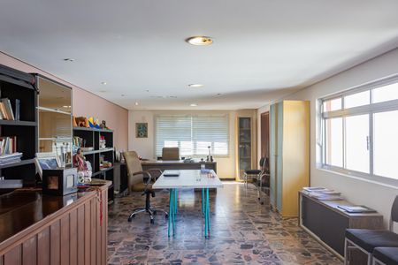 Casa à venda com 600m², 6 quartos e 6 vagas Casa à venda com 600m², 6 quartos e 6 vagasEscritório