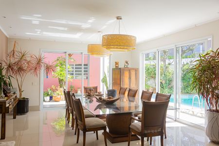 Casa à venda com 600m², 6 quartos e 6 vagas Casa à venda com 600m², 6 quartos e 6 vagasSala de Jantar