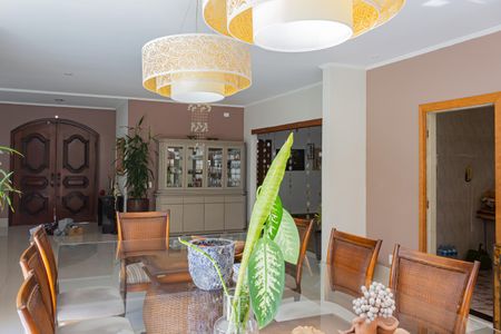 Casa à venda com 600m², 6 quartos e 6 vagas Casa à venda com 600m², 6 quartos e 6 vagasSala de Jantar