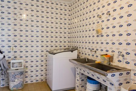 Casa à venda com 600m², 6 quartos e 6 vagas Casa à venda com 600m², 6 quartos e 6 vagasÁrea de Serviço