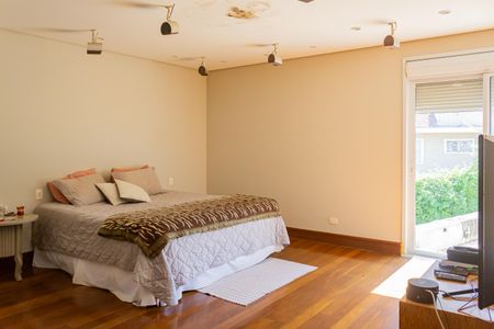 Casa à venda com 600m², 6 quartos e 6 vagas Casa à venda com 600m², 6 quartos e 6 vagasSuíte 1