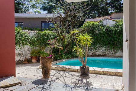 Casa à venda com 600m², 6 quartos e 6 vagas Casa à venda com 600m², 6 quartos e 6 vagasÁrea comum