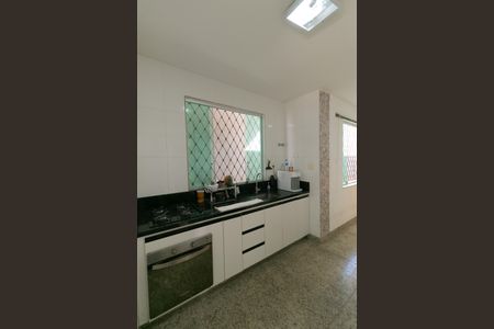 Casa à venda com 379m², 3 quartos e 1 vaga Casa à venda com 379m², 3 quartos e 1 vagaCozinha
