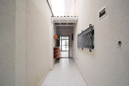 Casa à venda com 180m², 4 quartos e 2 vagasCorredor lateral