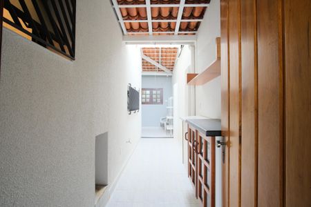 Casa à venda com 180m², 4 quartos e 2 vagasCorredor lateral