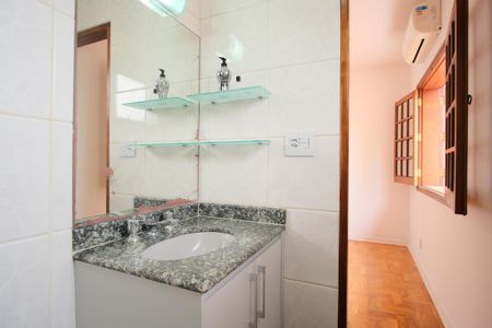 Casa à venda com 180m², 4 quartos e 2 vagasBanheiro da Suíte