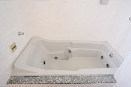 Casa à venda com 180m², 4 quartos e 2 vagasBanheiro da Suíte