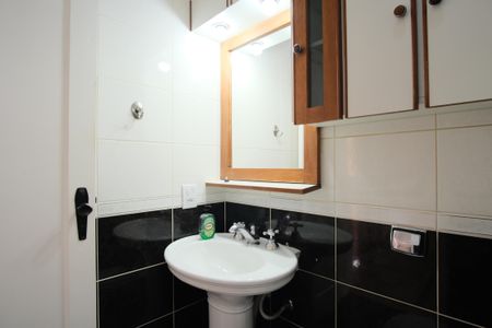 Casa à venda com 180m², 4 quartos e 2 vagasBanheiro Social