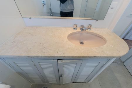 Apartamento à venda com 74m², 3 quartos e 1 vaga Apartamento à venda com 74m², 3 quartos e 1 vagaBanheiro