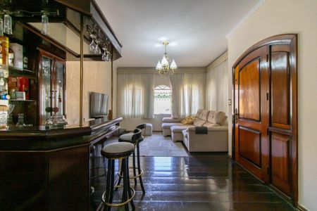 Casa à venda com 500m², 5 quartos e 6 vagas Casa à venda com 500m², 5 quartos e 6 vagasSala