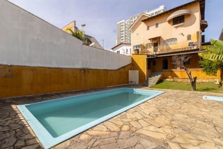 Casa à venda com 500m², 5 quartos e 6 vagas Casa à venda com 500m², 5 quartos e 6 vagasPiscina