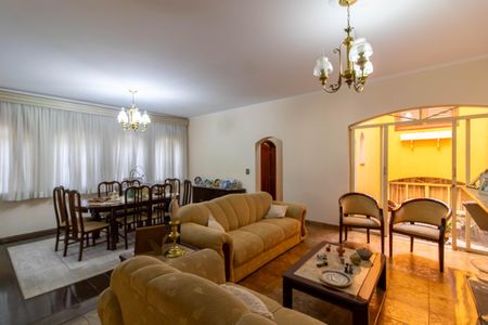 Casa à venda com 500m², 5 quartos e 6 vagas Casa à venda com 500m², 5 quartos e 6 vagasSala