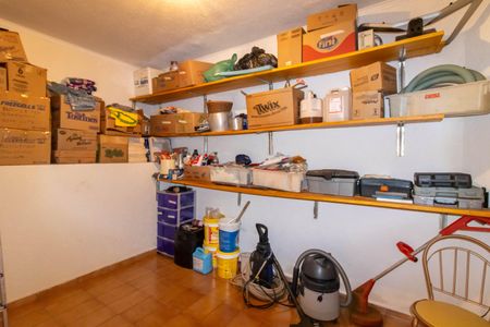 Casa à venda com 500m², 5 quartos e 6 vagas Casa à venda com 500m², 5 quartos e 6 vagasDepósito