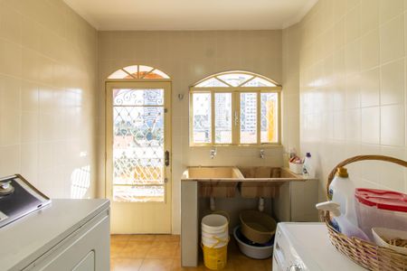 Casa à venda com 500m², 5 quartos e 6 vagas Casa à venda com 500m², 5 quartos e 6 vagasÁrea de Serviço