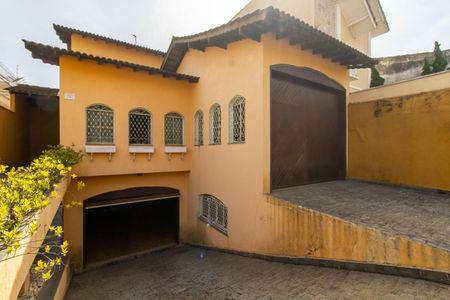 Casa à venda com 500m², 5 quartos e 6 vagas Casa à venda com 500m², 5 quartos e 6 vagasFrente da Casa