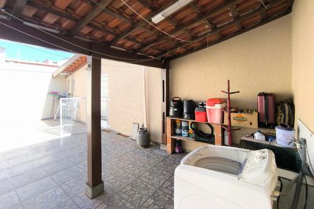Casa à venda com 120m², 2 quartos e 5 vagas Casa à venda com 120m², 2 quartos e 5 vagasÁrea de Serviço/Quintal