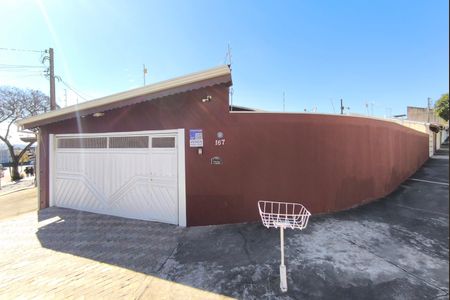 Casa à venda com 120m², 2 quartos e 5 vagas Casa à venda com 120m², 2 quartos e 5 vagasFachada