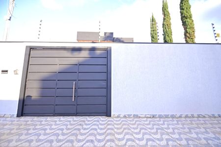 Casa para alugar com 257m², 3 quartos e 4 vagas Casa para alugar com 257m², 3 quartos e 4 vagasFachada