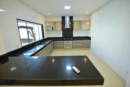 Casa para alugar com 257m², 3 quartos e 4 vagas Casa para alugar com 257m², 3 quartos e 4 vagasCozinha